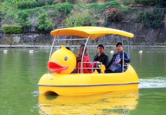 Small rubber duck paddle boats for amusement